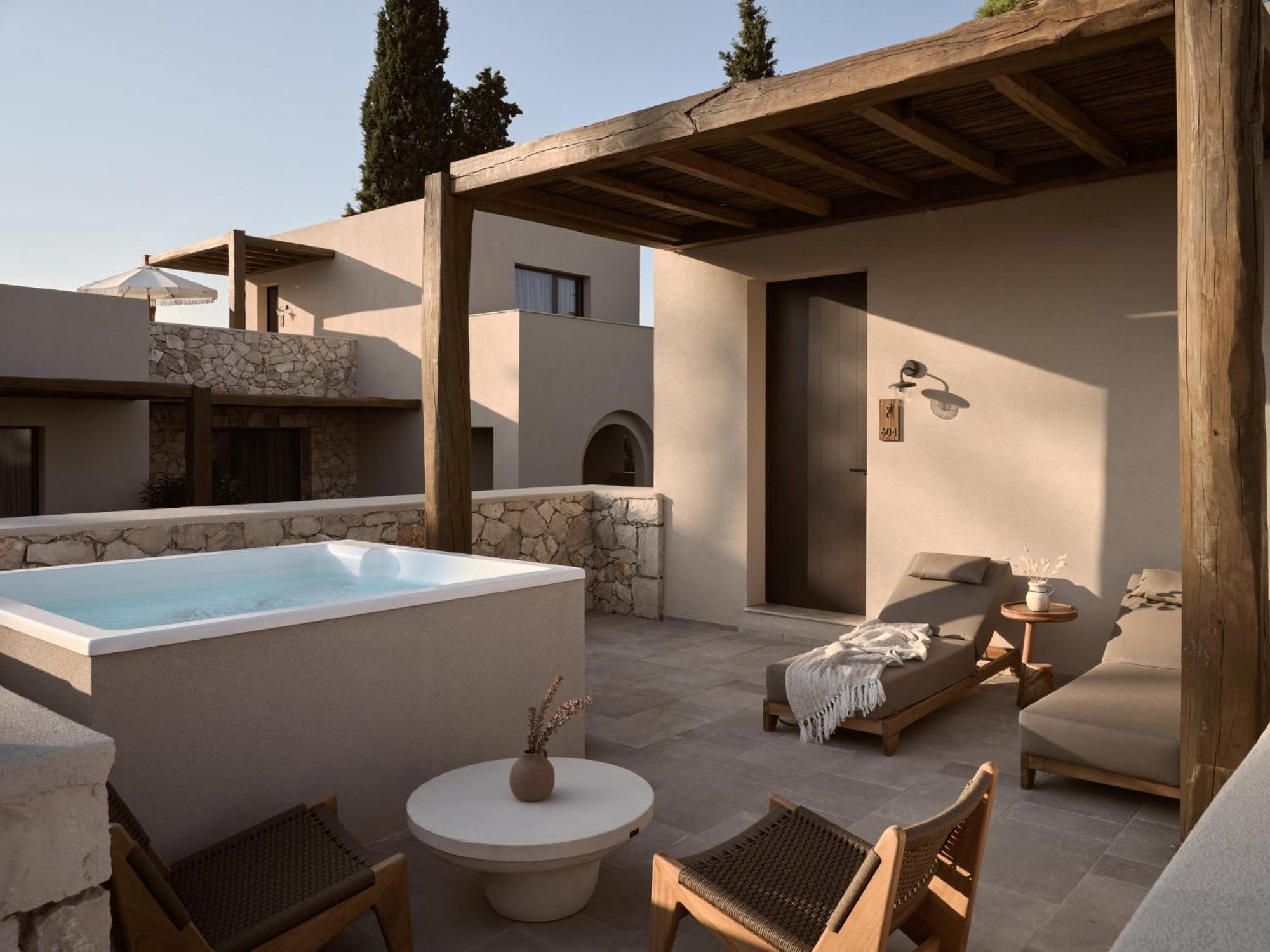 Hotel Pierros